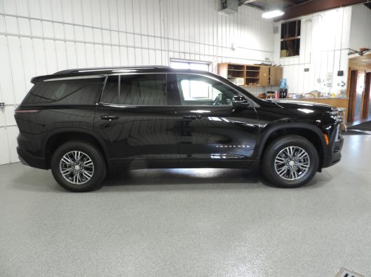 2025 Chev Traverse Black 012