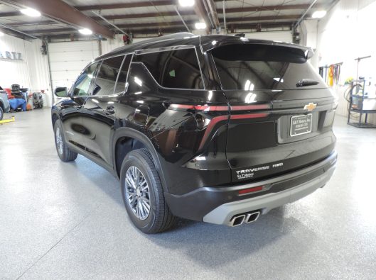 2025 Chev Traverse Black 015