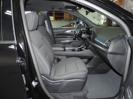 2025 Chev Traverse Black 019