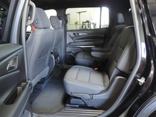 2025 Chev Traverse Black 030