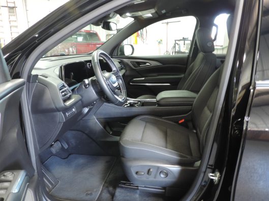 2025 Chev Traverse Black 033