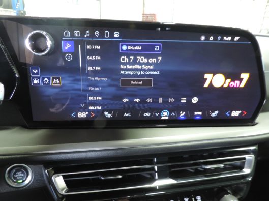 2025 Chev Traverse Black 037