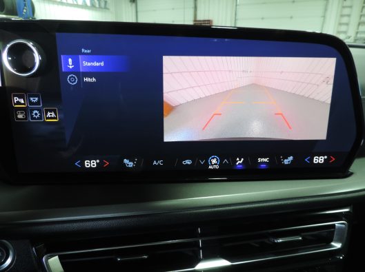 2025 Chev Traverse Black 038