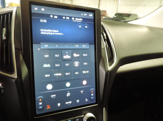 2024 Ford Edge SEL Silver 042