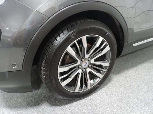 2016 Ford Explorer Platinum 015