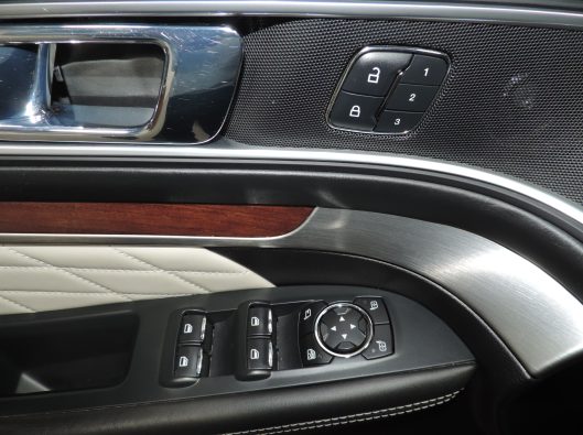 2016 Ford Explorer Platinum 039