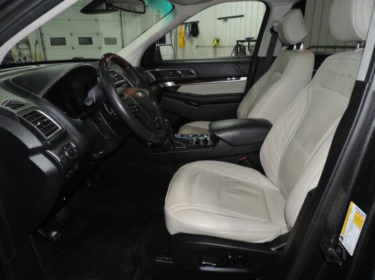 2016 Ford Explorer Platinum 040
