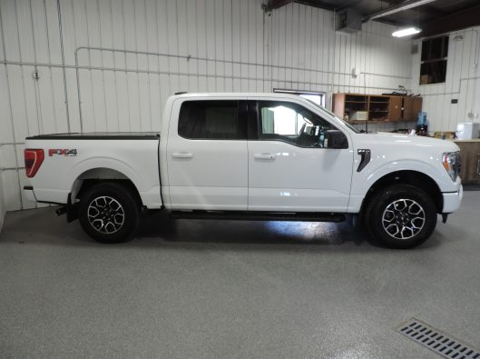 2022 Ford F150 White 013