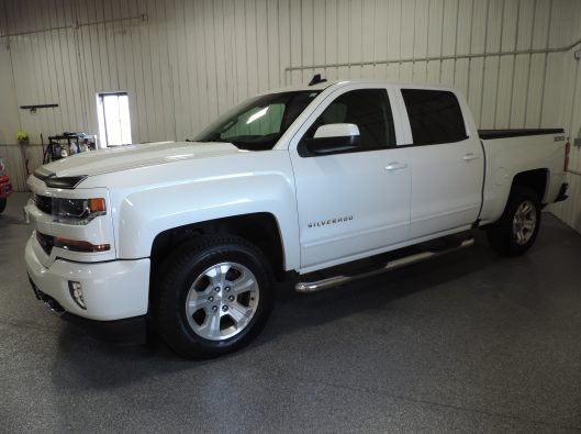 2016 CHevrolet Silverado White Z71 003