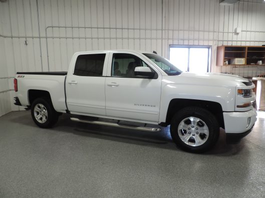 2016 CHevrolet Silverado White Z71 010