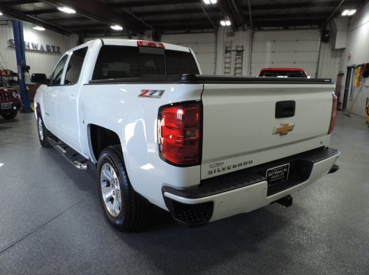 2016 CHevrolet Silverado White Z71 021