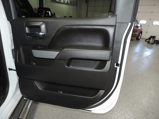 2016 CHevrolet Silverado White Z71 030