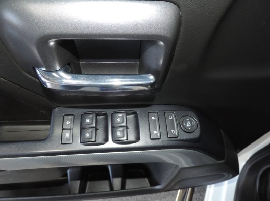 2016 CHevrolet Silverado White Z71 036