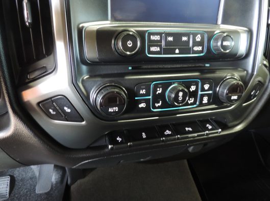 2016 CHevrolet Silverado White Z71 040