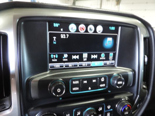 2016 CHevrolet Silverado White Z71 041