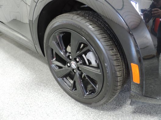 2023 Buick Essence ST Black 012