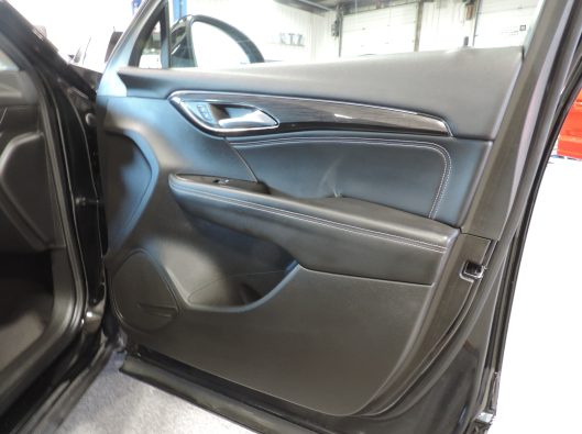 2023 Buick Essence ST Black 021