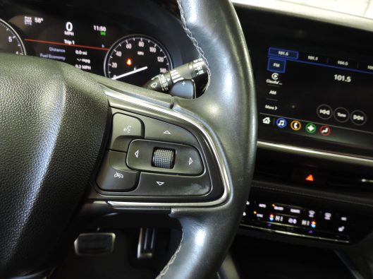 2023 Buick Essence ST Black 043