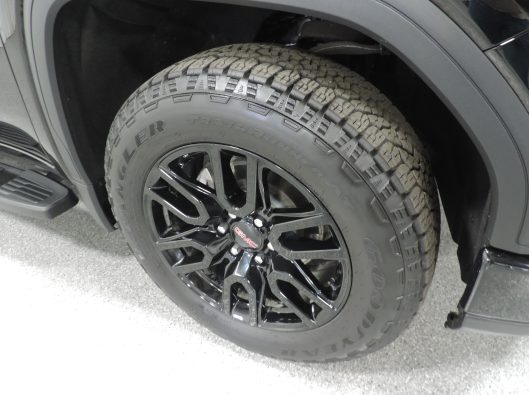 2025 GMC Black Sierra 017